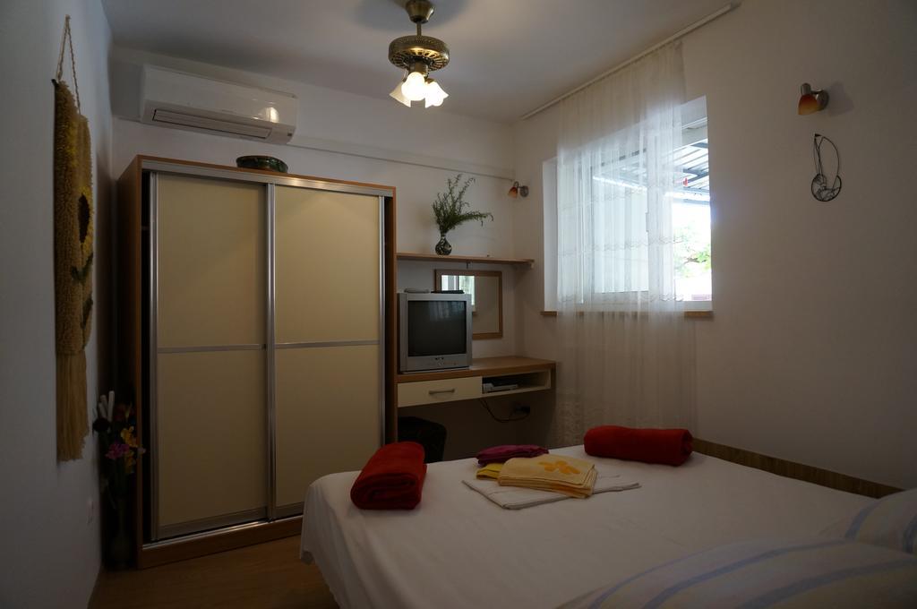Rooms & Apartments Tepsa - Centre Хвар Екстер'єр фото
