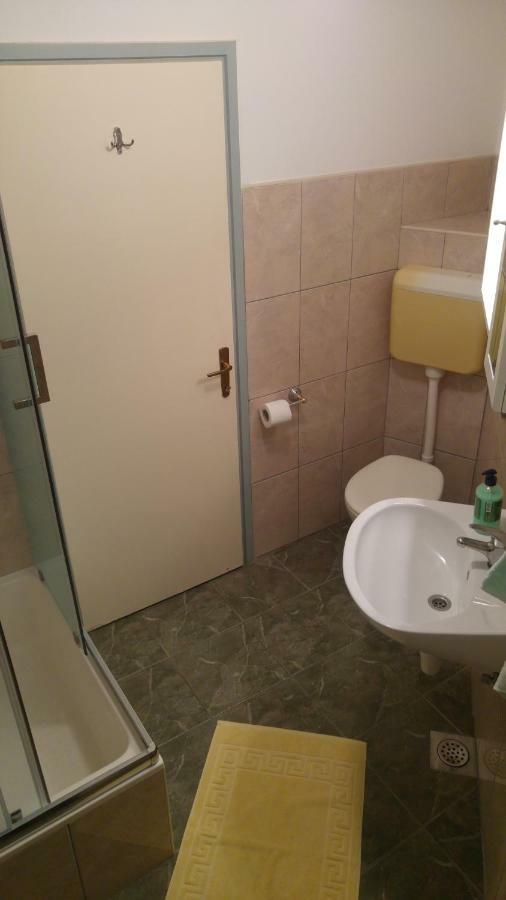 Rooms & Apartments Tepsa - Centre Хвар Екстер'єр фото